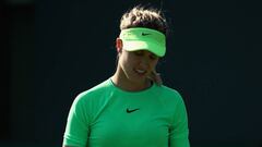 La tenista canadiense Eugenie Bouchard se lamenta tras perder su partido ante Ashleigh Bartyen el Open de Miami que se celebra en Key Biscayne, Florida.