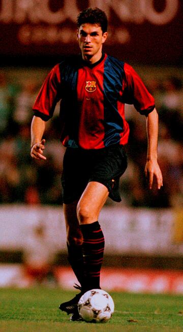 Estuvo una temporada en el Barcelona (1998-1999) y también una en el Alavés (2005-2006).