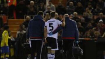 Mustafi se marchó lesionado ante Las Palmas.