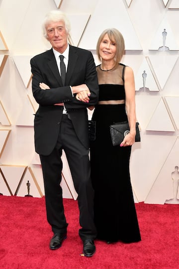 Roger Deakins, nominado al Oscar a la mejor fotografía por 1917, posa con su esposa Isabella James.