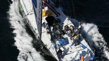 <b>VUELTA AL MUNDO. </b>El barco español deberá recuperar las 85 y 92 millas respectivamente que le separan del 'ABN Amro 2' y el 'Piratas del Caribe'.