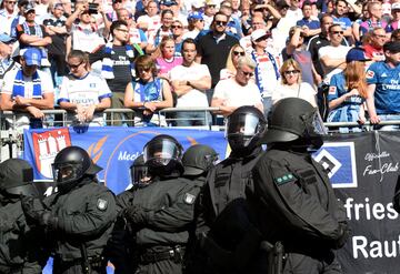 Así fueron los disturbios por el descenso del Hamburgo