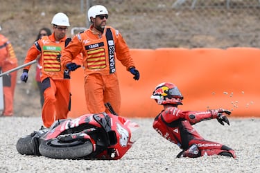 Pol Espargaró se fue al suelo en la curva 5 durante el sprint del Gran Premio de Cataluña de Moto GP.