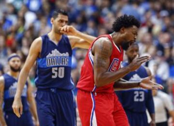 DeAndre Jordan y Salah Mejri.