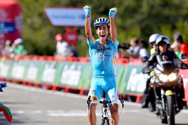 En la cuarta posición está Italia, con 6 victorias en la Vuelta a España. El primero en hacerlo fue Angelo Conterno en el año 1956. Un total de 6 ciclistas han ganado esta competición y el último en hacerlo fue Fabio Aru en el año 2015. 5 años atrás logró ser campeón de esta competición Vincenzo Nibali. Destacar que el ciclista que más victorias de etapa tiene es Alessaandro Petacchi, con un total de 20, aunque nunca conquistó la Vuelta a España.