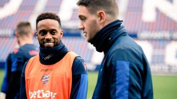 Hernani en el Ciutat de Val&egrave;ncia durante un entrenamiento.