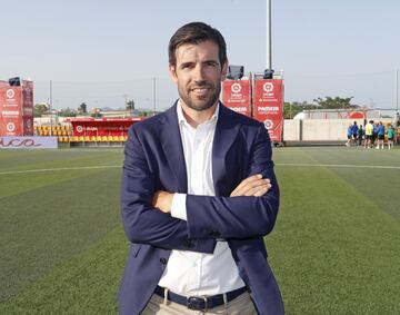 Aquella fue su primera temporada con galones de jugador del primer equipo. Albelda llegó al Valencia de Cúper tras su cesión en el Villarreal. Farinós y Milla limitaron sus participaciones aquella temporada, aún así jugó 11 partidos de titular en la Champions, incluida la semifinal contra el Barcelona. Fue una de las dudas hasta última hora de Cúper en el once de la final de París, pero finalmente no jugó. Después se convirtió en capitán de uno de los mejores Valencia de la historia. Actualmente es comentarista y entrenador del Atzeneta de Tercera División.