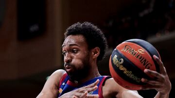 Uno de los pelotazos en el mercado, aunque su fichaje por el Barça genera algunas dudas. Número 2 del draft en 2014, no jugaba un partido oficial desde hacía más de año y medio. Su último encuentro en la NBA había sido el 2 de enero de 2022 con Boston Celtics, su última franquicia tras pasar por Wizards, Kings, Hawks y Bulls. El ala-pívot, que sólo tiene 28 años (2,03 de altura), ha vivido una auténtica pesadilla con las lesiones: se ha roto dos veces el ligamento cruzado de la rodilla izquierda. Ahora quiere reivindicarse en Barcelona para que las puertas de la NBA se le vuelvan a abrir.