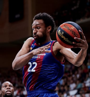 Uno de los pelotazos en el mercado, aunque su fichaje por el Barça genera algunas dudas. Número 2 del draft en 2014, no jugaba un partido oficial desde hacía más de año y medio. Su último encuentro en la NBA había sido el 2 de enero de 2022 con Boston Celtics, su última franquicia tras pasar por Wizards, Kings, Hawks y Bulls. El ala-pívot, que sólo tiene 28 años (2,03 de altura), ha vivido una auténtica pesadilla con las lesiones: se ha roto dos veces el ligamento cruzado de la rodilla izquierda. Ahora quiere reivindicarse en Barcelona para que las puertas de la NBA se le vuelvan a abrir. 