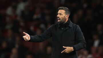 Erick Gutiérrez se queda sin técnico, van Nistelrooy renunció al PSV
