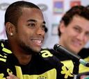 Robinho se echa la 'Canarinha' a las espaldas