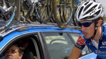 Isidro Nozal junato a Manolo Sainz en la Vuelta a España 2004