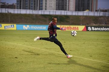 Los dirigidos por Reinaldo Rueda tuvieron su tercer día de prácticas. En la mañana hicieron trabajo de campo mientras que en la tarde se realizó gimnasio y trabajo en cancha.