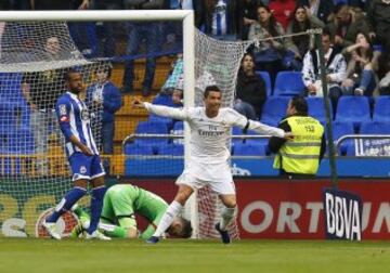 Fichó en Junio de 2009 por el Real Madrid; fue presentado en el Santiago Bernabéu ante unas 80 000 personas.