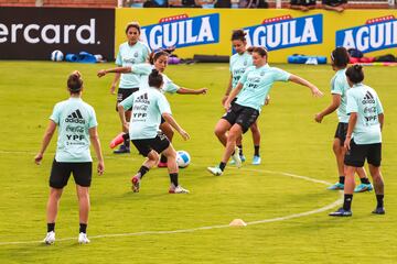 La Selección Argentina realizó su primer y único entrenamiento en Bucaramanga antes de disputar las semifinales de la Copa América Femenina ante Colombia en el estadio Alfonso López.