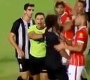 ¡A lo 'Candonga' Carreño! Futbolista noqueó a tres rivales