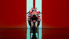 Así es la Desmosedici GP26 de Marc Márquez: un diseño muy retro