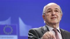 Investigan a Joaquín Almunia por "mala administración"