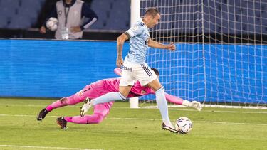 Aspas marcó así su primer gol al Valencia.