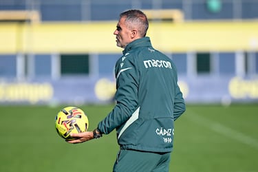 Gaizka Garitano: “El objetivo es acabar con 34 puntos”