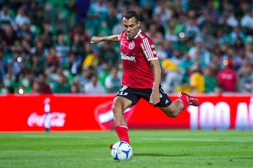 Arango llegó al fútbol mexicano en el 2000 con Monterrey. Un año estuvo con La Pandilla para después vestirse de Tuzo y Camotero. El Mallorca se lo arrebató a la Liga MX, pasó por el Borussia Mönchengladbach y volvió con el Tijuana donde jugó 45 encuentros más y marcó 12 anotaciones.