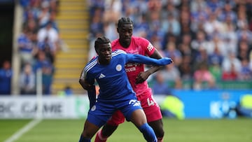 Soccer Football - Premier League - Leicester City v Ipswich Town - King Power Stadium, Leicester, Britain - May 18, 2025 Leicester City's Jeremy Monga in action with Ipswich Town's Axel Tuanzebe Action Images via Reuters/Craig Brough EDITORIAL USE ONLY. NO USE WITH UNAUTHORIZED AUDIO, VIDEO, DATA, FIXTURE LISTS, CLUB/LEAGUE LOGOS OR 'LIVE' SERVICES. ONLINE IN-MATCH USE LIMITED TO 120 IMAGES, NO VIDEO EMULATION. NO USE IN BETTING, GAMES OR SINGLE CLUB/LEAGUE/PLAYER PUBLICATIONS. PLEASE CONTACT YOUR ACCOUNT REPRESENTATIVE FOR FURTHER DETAILS..