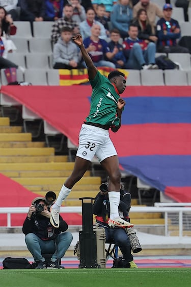 La perdió Gündogan en el centro del campo y salió en carrera Guridi, abrió en la izquierda a Javi López y este la puso al primer palo para que Samu Omorodion se adelantara a Íñigo Martínez y la empujara.
 
