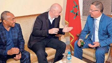 Infantino, con el presidente de la CAF, Ahmad Ahmad, y el de la federaci&oacute;n marroqu&iacute;, Fouzi Lekjaa.