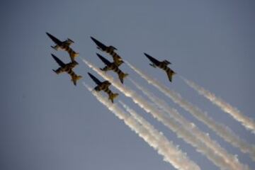 Acrobacias de los aviones L-39 Albatross del equipo Latvian Baltic Bees.