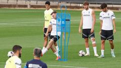 TIago, Lato, Nico y Yellu, en un entrenamiento del Valencia.