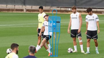 26/10/22  VALENCIA CF  ENTRENAMIENTO
LATO
TIAGO
NICO
YELLU
grupo 
