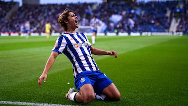 Considerado uno de los mayores talentos juveniles del fútbol portugués. El mediocentro ofensivo del club portugués ostenta el récord de ser el debutante profesional más joven en la historia del fútbol portugués (con el F. C. Porto "B" en 2023, con solo 15 años). Es internacional con las categorías inferiores de Portugal (actualmente en la Sub-21 y en el pasado en la Sub-17, donde fue una figura destacada). Tiene contrato con el F. C. Porto hasta junio de 2030.