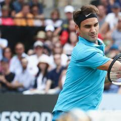 'Fortunate' Federer closes in on Halle title