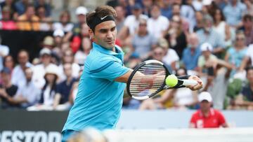 'Fortunate' Federer closes in on Halle title