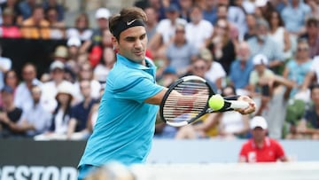 'Fortunate' Federer closes in on Halle title