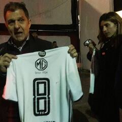 El inesperado 'fanático' que se llevó la camiseta de Carmona