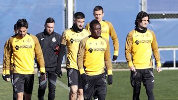 Djen&eacute;, encabezando un grupo de entrenamiento en el Getafe. 