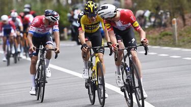 OUDENAARDE, BELGIUM - APRIL 04: Kasper Asgreen of Denmark and Team Deceuninck - Quick-Step, Wout Van Aert of Belgium and Team Jumbo - Visma & Mathieu Van Der Poel of Netherlands and Team Alpecin-Fenix during the 105th Ronde van Vlaanderen - Tour of Flande