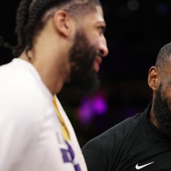 El peculiar regalo que recibieron los jugadores de los Lakers tras eliminar a los Warriors