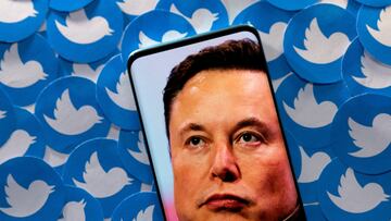 FILE PHOTO: An image of Elon Musk is seen on a smartphone placed on printed Twitter logos in this picture illustration taken April 28, 2022. REUTERS/Dado Ruvic/Illustration/File Photo/File Photo