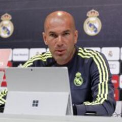 Zidane: "Hablé con Benzema y le veo concentrado en el fútbol"
