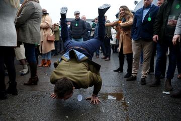 El Festival de Cheltenham es uno de los eventos hípicos más importantes del año en el Reino Unido. Las carreras transcurren en Cheltenham, en la región de Gloucestershire al sur de Inglaterra. En el transcurso de las pruebas, el festival genera varios cientos de millones de libras en apuestas cada año.