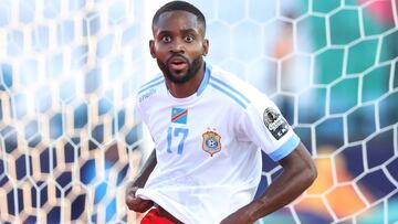 Bakambu, con la selección de Congo.