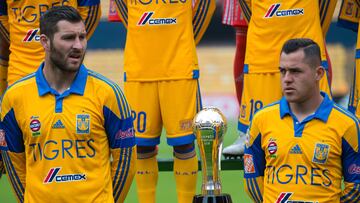 Official photo of Tigres UANL Team during the 2016 Torneo Clausura League BBVA Bancomer at Universitary Stadium.
Andre-Pierre Gignac e Israel Jimenez durante la foto oficial del Equipo Tigres UANL durante el Torneo Clausura 2016 de la Liga BBVA Bancomer MX en el Estadio Universitario.
13/01/2016/MEXSPORT/Jorge Martinez.