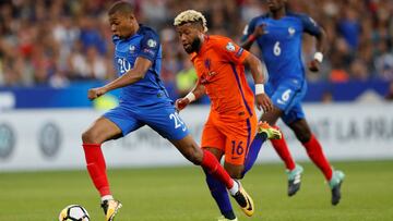 Soccer Football - 2018 World Cup Qualifications - Europe - France vs Netherlands - Saint-Denis, France - August 31, 2017 France's Kylian Mbappe in action with Netherlands’ Tonny Vilhena REUTERS/Gonzalo Fuentes