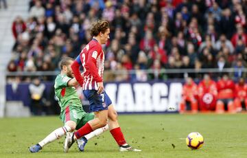 Vitolo vio el desmarque de Griezmann que encaró ante Pacheco, el primer tiro fue al palo pero al rechace, el jugador francés hizo el 2 a 0.