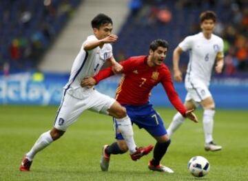 Alvaro Morata y Kim Kee-hee.