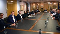 Estimados compa&ntilde;eros, buenos d&iacute;as
 Os adjuntamos fotograf&iacute;a de la reuni&oacute;n mantenida hoy en el Consejo Superior de Deportes, en la cual el presidente de este organismo, Jos&eacute; Ram&oacute;n Lete, ha recibido a miembros de Asociaci&oacute;n de Baloncestistas Profesionales (ABP) y de la Asociaci&oacute;n de Clubes de Baloncesto (ACB). Por parte de la ABP han acudido Alfonso Reyes, Rafa Jofresa y Marc Alom&aacute;; por parte de la ACB han asistido 08/02/18 BALONCESTO ACB
 REUNION CON CSD 
 Esther Queralt&oacute; (Secretaria General), Domingo Nieto (Asesor), Oscar G&oacute;mez (Director de Competici&oacute;n), Berdi P&eacute;rez (CB Gran Canaria), Jordi Mart&iacute; (Joventut Badalona), &Aacute;ngel Bordes (Unicaja M&aacute;laga), Jos&eacute; Javier Jim&eacute;nez (CB Fuenlabrada), Esteban Gallego y Jos&eacute; Puentes (Valencia BC) y Jos&eacute; Luis Mateo (Obradoiro CAB).  
  
 