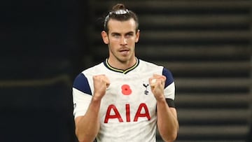 Soccer Football - Premier League - Tottenham Hotspur v Brighton &amp; Hove Albion - Tottenham Hotspur Stadium, London, Britain - November 1, 2020 Tottenham Hotspur&#039;s Gareth Bale celebrates after the match Pool via REUTERS/Julian Finney EDITORIAL USE 