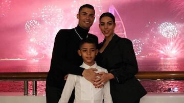 Cristiano Ronaldo y Georgina Rodríguez celebrando la Nochevieja 2018 en Dubai con Cristiano Jr.
